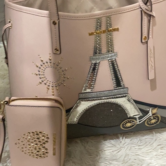 Michael Kors Handbags - Beautiful Micheal Kors Paris Bag & Matching Wallet